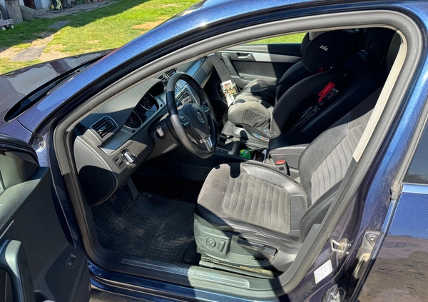 Volkswagen Passat cena 35000 przebieg: 307685, rok produkcji 2012 z Głuchołazy małe 137